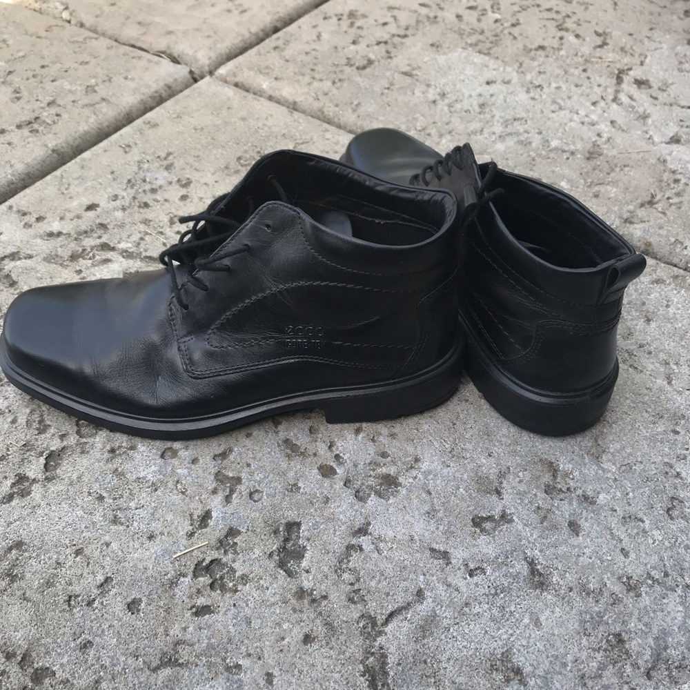 Men’s Ecco black dress shoes